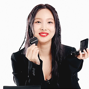 230208 DAZED KOREA WHAT'S IN MY POUCH 나연 움짤 - 3p