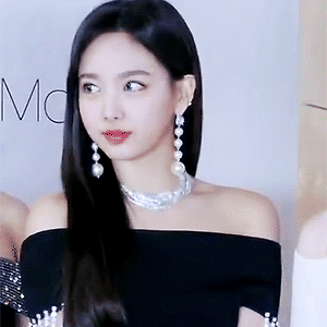 181128 AAA 레드카펫 (cr.스피넬) 나연 움짤 - 3p