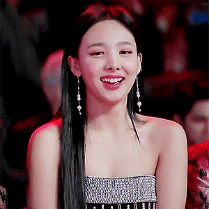 181214 MAMA in HONG KONG 나연 움짤 - 8p
