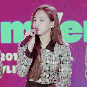 190227 GLOBAL VLIVE TOP 10 리멤버파티  나연 움짤 - 37p