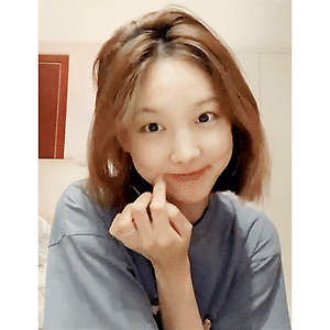 200524 🍎 V LIVE 나연 움짤 - 2p