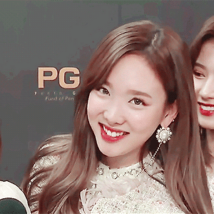 180110 골든디스크 백스테이지 인터뷰 나연 움짤 - 8p