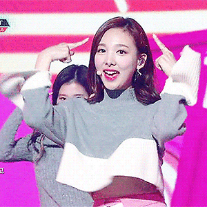 161111 뮤직뱅크 TT, 1위 나연 움짤 - 3p