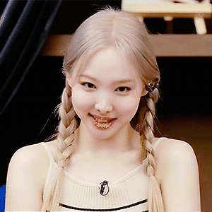 220624 NAYEON The 1st Mini Album 'POP! LIVE' 나연 움짤 - 3p