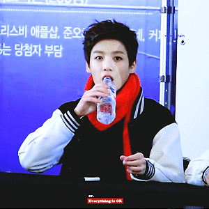 131118 fansign event 여의도 팬싸인회 정국​ 직캠 - 빨간목도리를 두른 아기토끼 - cr. Everything is OK