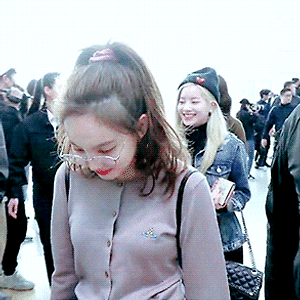 190405 ICN 출국 나연 움짤 - 1p