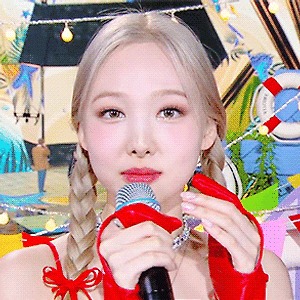 220624 뮤직뱅크 인터뷰 나연 움짤 - 1p