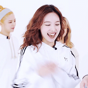 200403 TIME TO TWICE EP.01 나연 움짤 - 17p