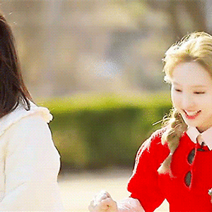 220603 TIME TO TWICE Spring Picnic EP.04 나연 움짤 - 1p