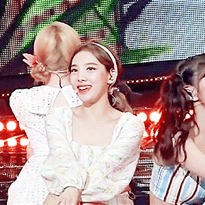 180720 뮤직뱅크 DTNA 직캠 나연 움짤 - 18p