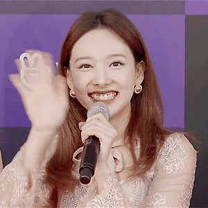 200104 골든디스크 레드카펫 나연 움짤 - 3p