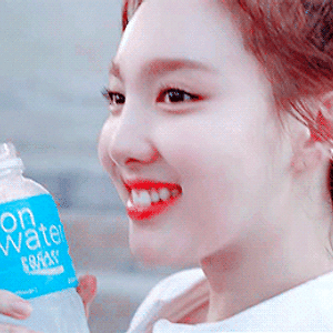 190313 2019 포카리스웨트 이온워터 CF  나연 움짤 - 1p