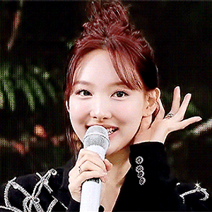 210516 롯데 면세점 패밀리 콘서트 ICSM, SAY SOMETHING, Heart Shaker, 인터뷰  나연 움짤 - 13p