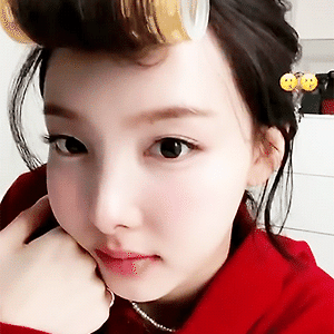 210204 트와이스타그램 인스타스토리 나연 움짤 - 1p