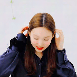 220401 TIME TO TWICE Soulmate TEASER 나연 움짤 - 1p