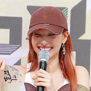 240614 뮤직뱅크 인터뷰, ABCD 무대 나연 움짤 - 3p
