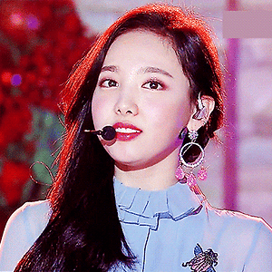 181225 SBS 가요대전 What is Love?, DTNA 나연 움짤 - 10p
