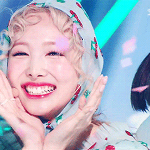 220703 인기가요 POP! 나연 움짤 - 2p