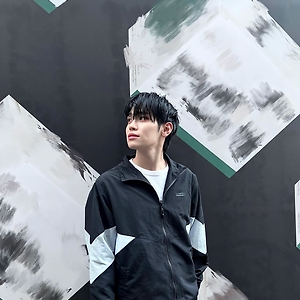 230501 김태래 < 제로베이스원 인스타그램 >