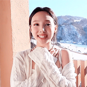 201230 NAYEON “Love Is Everything” Melody Project Behind 나연 움짤 - 22p