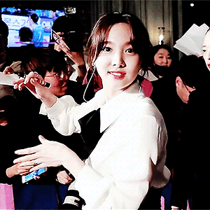 181206 트와이스 무비 트와이스랜드 레드카펫 나연 움짤 - 2p