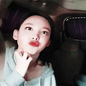 190427 나모사 V LIVE 나연 움짤 - 5p