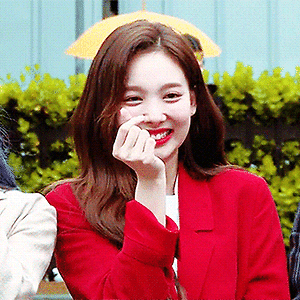 190426 뮤직뱅크 출근 나연 움짤 - 5p