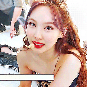211003 TWICE TV "The Tonight Show Starring Jimmy Fallon" 나연 움짤 - 8p