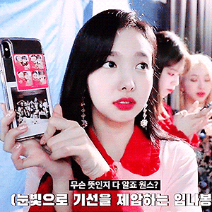 190308 TWICE TV "제 28회 서울가요대상"  나연 움짤 - 21p