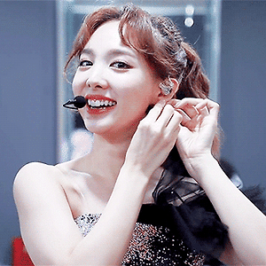190830 TWICE TV "MGMA" 나연 움짤 - 2p