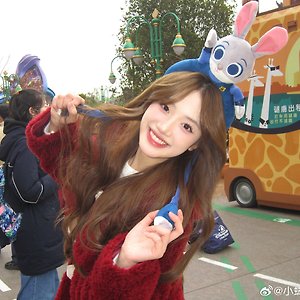 [胡馨尹/후신인] 작은 나비 후신인 웨이보
