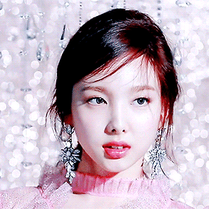 190923 TWICE TV "Feel Special" Jacket Shooting Behind 나연 움짤 - 2p