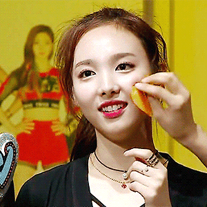 151211 트와이스의 두근두근 심쿵 나연 움짤 - 2p
