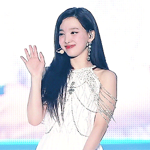 "TWICELIGHTS" IN SEOUL - AFTER MOON 나연 움짤 - 1p