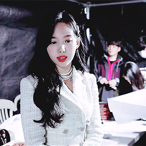 190222 TWICE TV "제33회 골든디스크 어워즈" 나연 움짤 - 15p