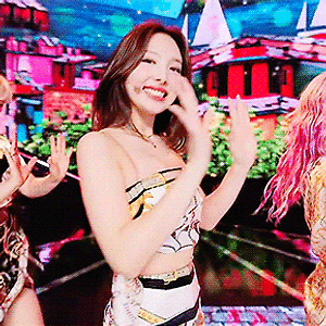 210620 인기가요 Alcohol-Free, 1위 나연 움짤 - 4p