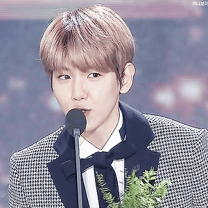 [GIF] 170113 골든디스크 백현 baekhyun