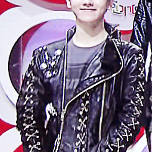 [GIF] 120408 인기가요 EXO-K BAEKHYUN 백현