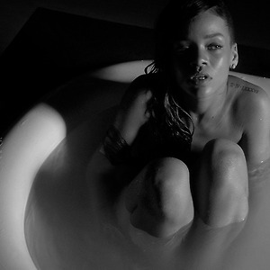 Rihanna - Stay (Live on SNL)