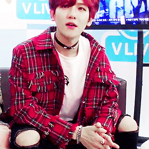 [GIF] 161105 V앱 음악중심 5분 딜레이 백현 Baekhyun