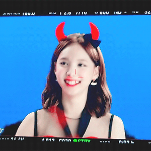 TT M/V 메이킹 나연 움짤 - 1p
