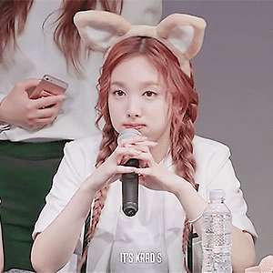 170521 신촌 팬사인회(cr.it's krad's) 나연 움짤 - 1p
