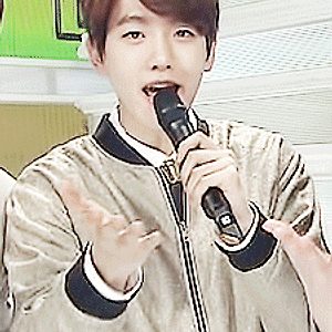 [GIF] 141116 인기가요 MC 백현 baekhyun