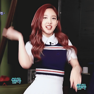 170519 대기실 옆 오락실 나연 움짤 - 9p