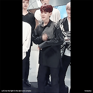[GIF] 170723 인기가요 백현 BAEKHYUN