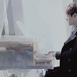 [GIF] 12월의 기적 M/V 백현 Baekhyun