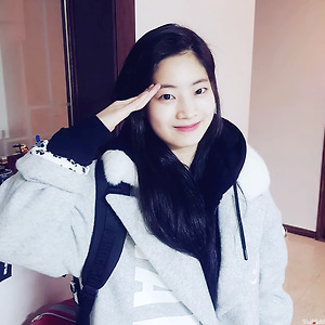 공식트위터 다현 보정