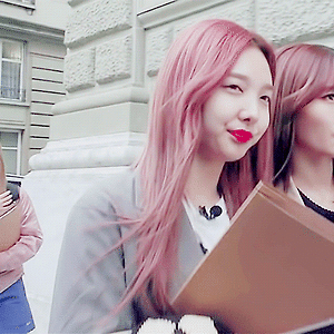 170526 TWICE TV5 -TWICE in SWITZERLAND- EP.3 나연 움짤 - 3p