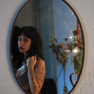 Verdiana Raw - Dining Alone