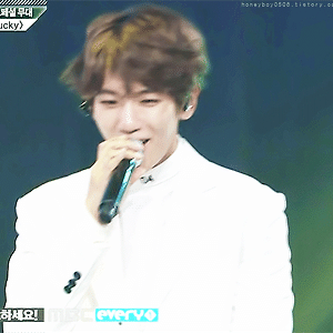 [GIF] 160926 스타쇼360 EXO BAEKHYUN 백현 ♬ 럭키